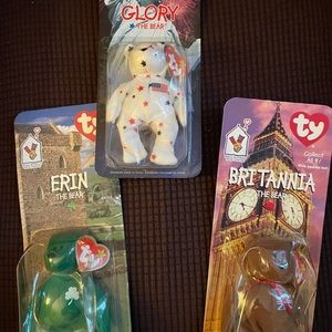 Set of three Beanie baby collectible bears.